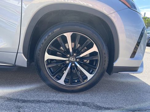 Used 2022 Toyota Highlander XSE AWD/4WD image 11