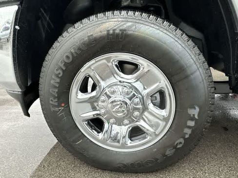 Used 2024 RAM 2500 Tradesman w/ Chrome Appearance Group AWD/4WD image 10
