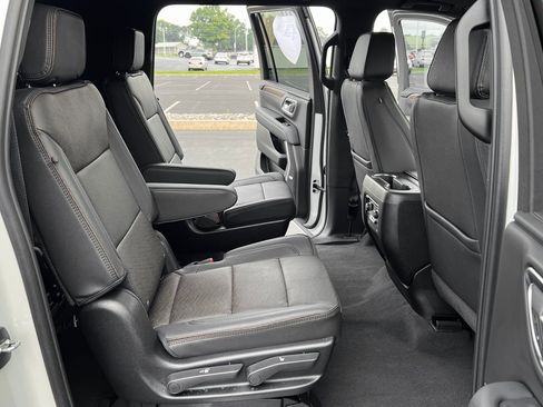 Used 2024 Chevrolet Suburban High Country image 25