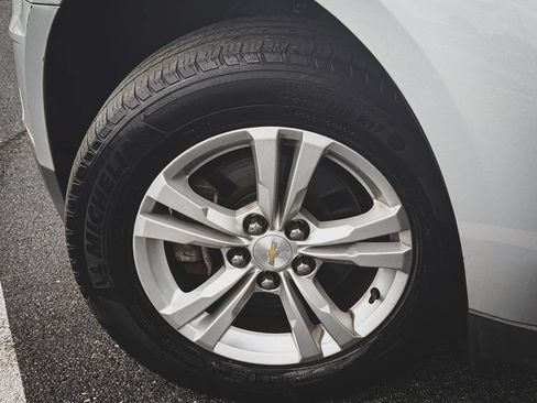 Used 2017 Chevrolet Equinox LS FWD image 16