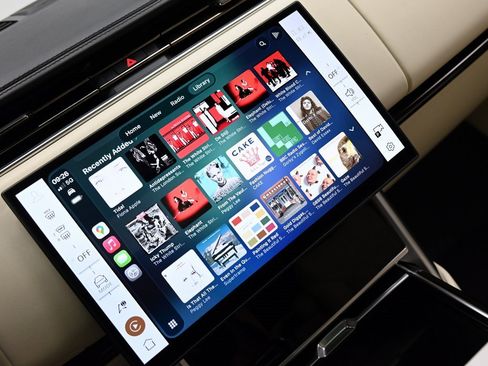 Used 2025 Land Rover Range Rover Long Wheelbase Autobiography image 31