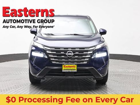 Used 2024 Nissan Rogue SV AWD/4WD image 2