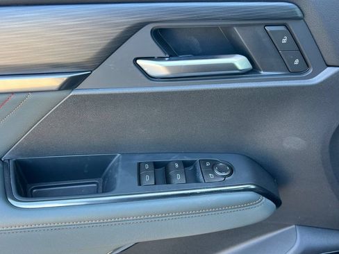 New 2026 GMC Acadia AT4 w/ Luxury Package AWD/4WD image 8