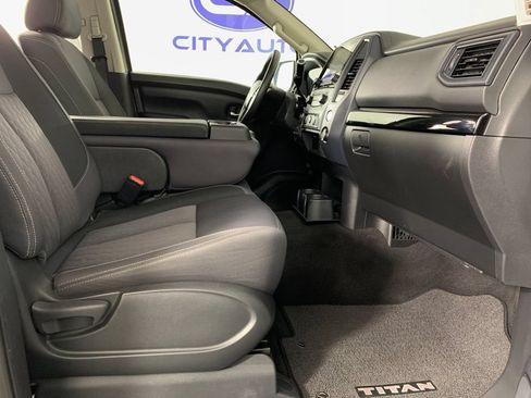 Used 2022 Nissan Titan SV AWD/4WD image 38