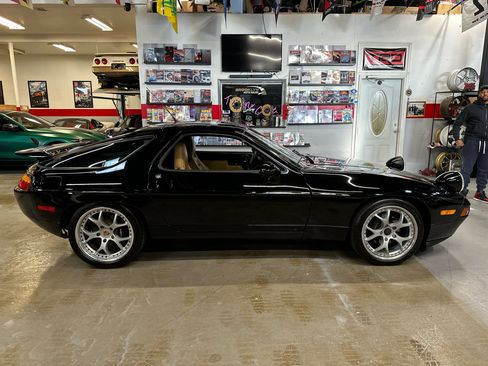 Used 1988 Porsche 928 S4 image 4
