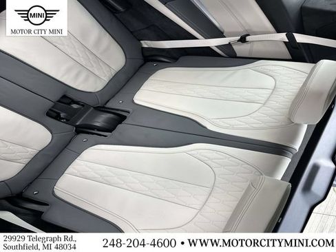 Used 2025 BMW X7 M60i AWD/4WD image 16