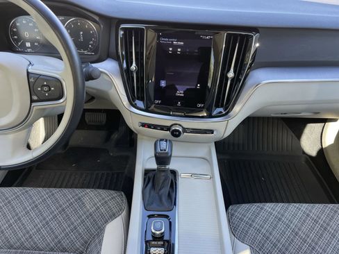 Used 2021 Volvo S60 T5 Momentum w/ Protection Package Premier image 9