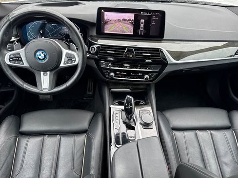 Used 2023 BMW 530e xDrive w/ Premium Package image 12