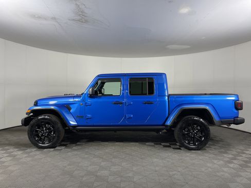 Used 2024 Jeep Gladiator Sport image 3