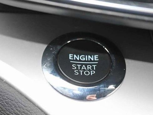 Used 2022 Ford Explorer XLT w/ Equipment Group 202A image 17