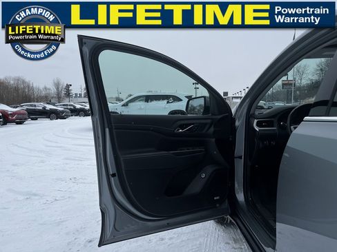 Certified 2023 GMC Acadia SLT w/ Trailering Package image 20