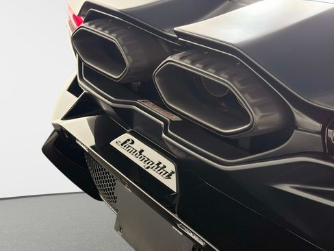 Used 2024 Lamborghini Revuelto AWD/4WD image 18