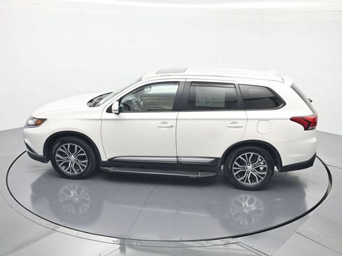 Used 2018 Mitsubishi Outlander SE FWD image 35