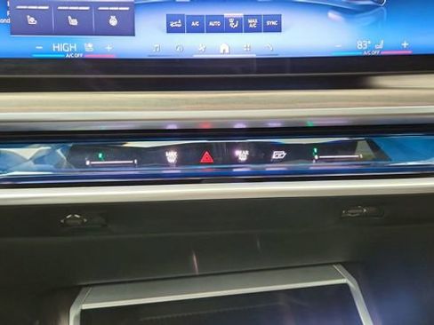 Used 2023 BMW i7 xDrive60 image 55