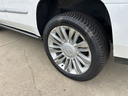 Used 2020 Cadillac Escalade Platinum AWD/4WD image 9