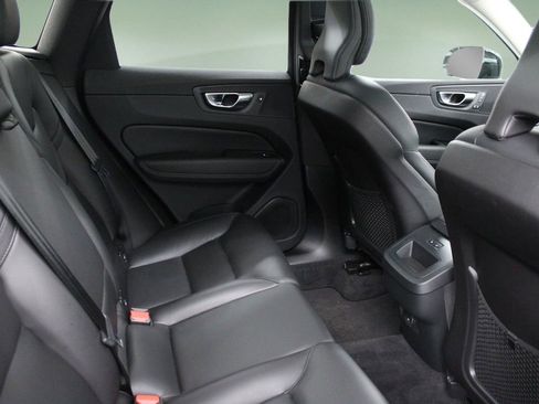 Certified 2025 Volvo XC60 B5 Core image 24