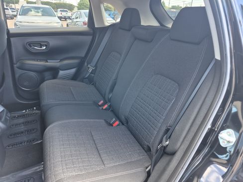 Used 2023 Honda HR-V LX image 18