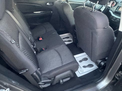 Used 2013 Dodge Journey SE w/ Flexible Seating Group image 11