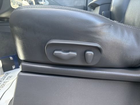 Used 2013 Nissan Frontier SL w/ Moonroof Pkg image 17