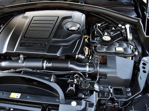 Used 2019 Jaguar F-PACE Prestige image 52