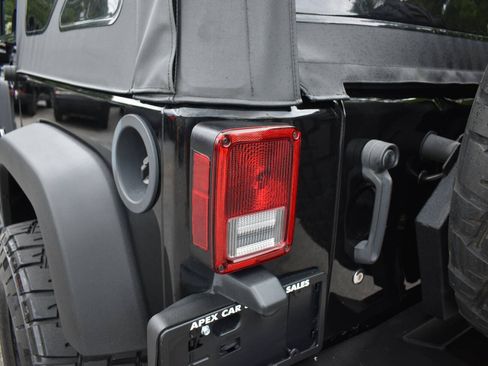 Used 2017 Jeep Wrangler Sport w/ Quick Order Package 23S AWD/4WD image 37