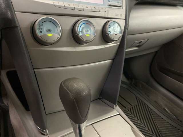 Used 2009 Toyota Camry LE FWD image 30