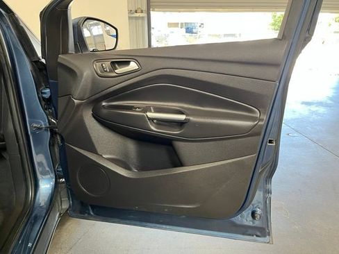 Used 2018 Ford Escape SE w/ SE Sync 3 Package FWD image 12