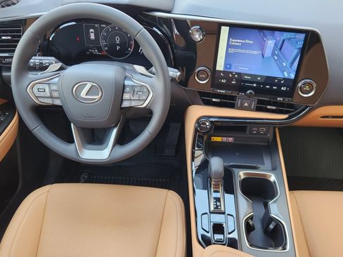 Certified 2025 Lexus NX 250 FWD w/ Accessory Package (2T) image 28