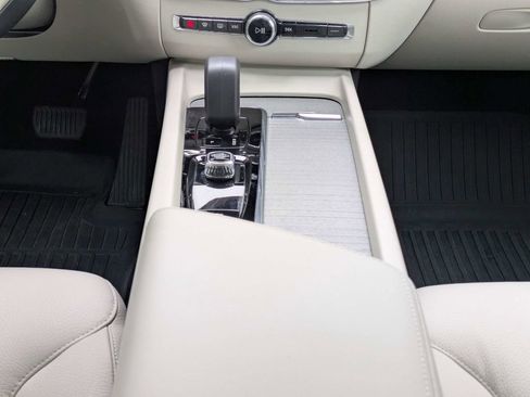 Certified 2024 Volvo XC60 B5 Plus w/ Protection Package Premier AWD/4WD image 22