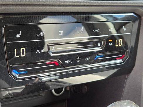New 2026 Volkswagen Taos SE FWD image 14