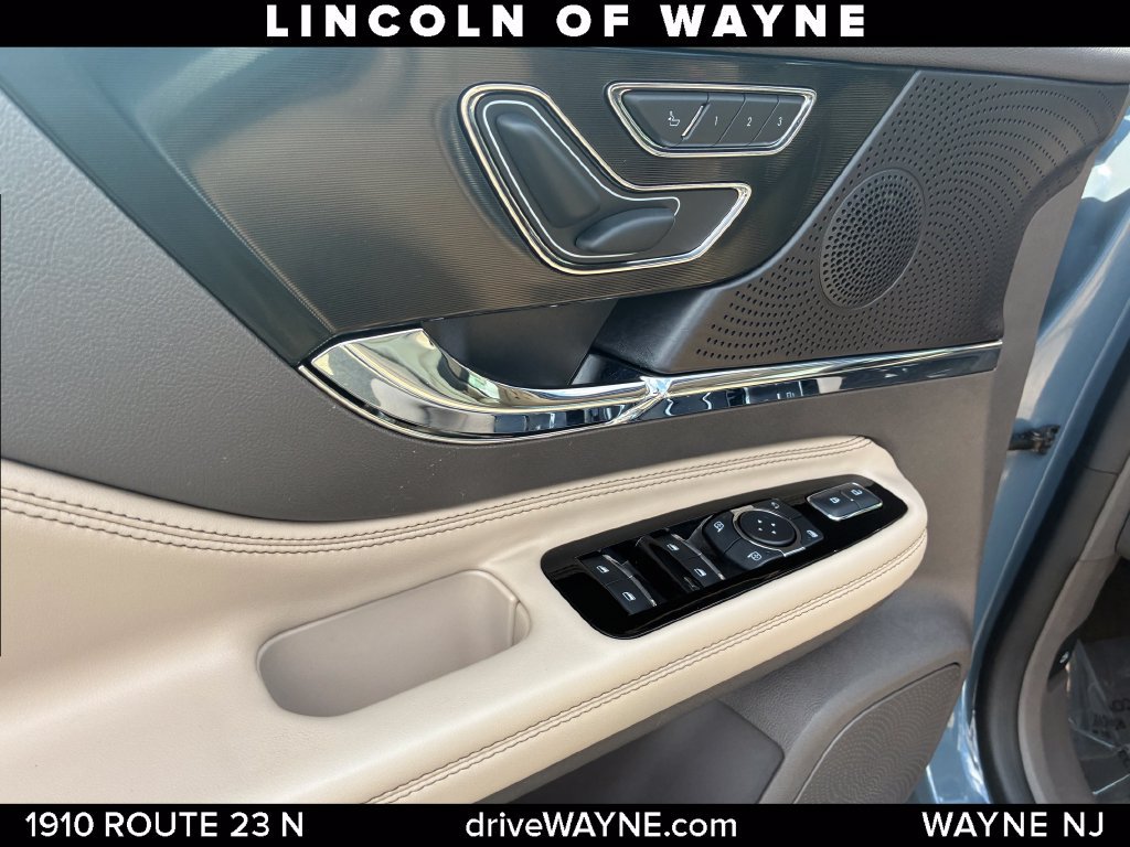 Certified 2023 Lincoln Corsair AWD image 14