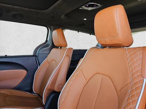 New 2026 Chrysler Pacifica Pinnacle image 15
