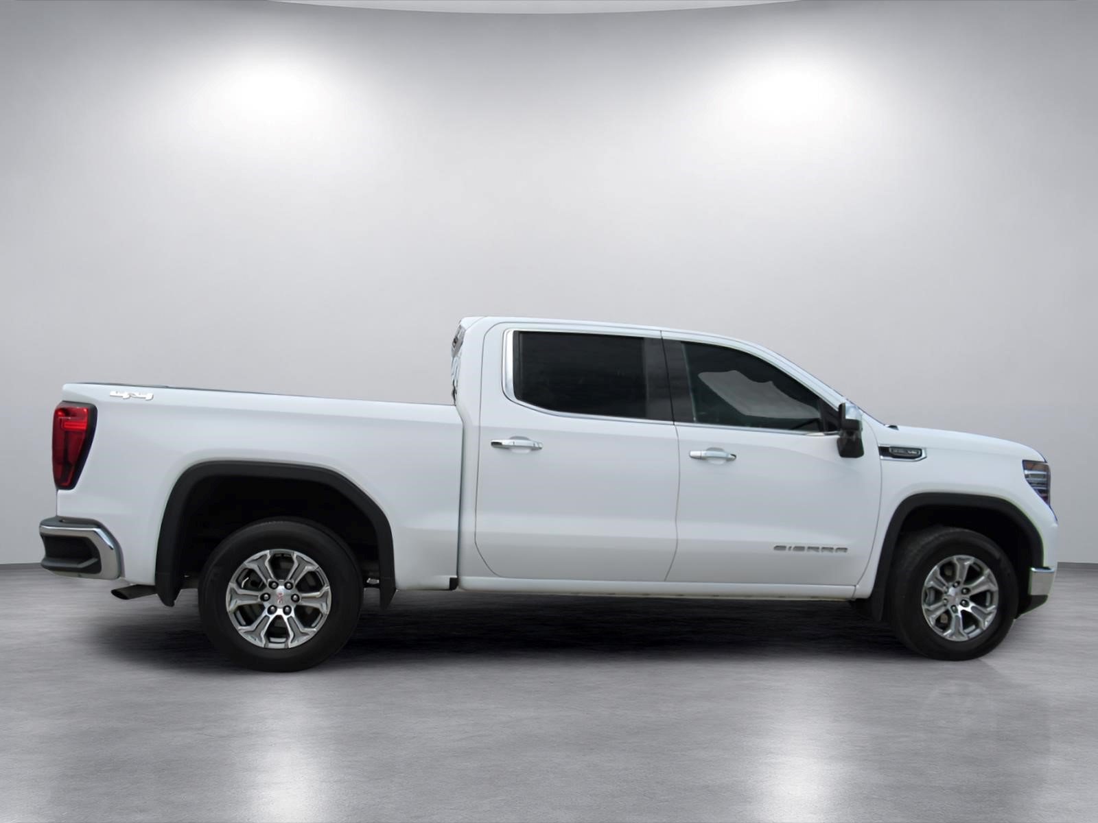 Used 2024 GMC Sierra 1500 SLT AWD/4WD image 2