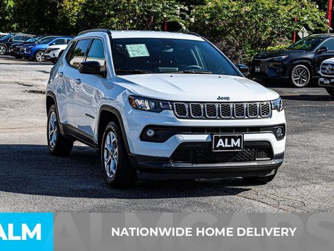 Used 2025 Jeep Compass Latitude AWD/4WD image 5