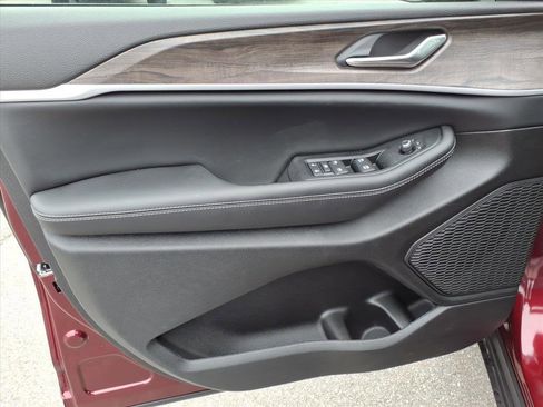 New 2026 Jeep Grand Cherokee Altitude AWD/4WD image 9