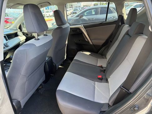 Used 2015 Toyota RAV4 LE FWD image 4
