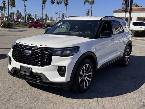 Used 2025 Ford Explorer ST-Line w/ Premium Package image 7