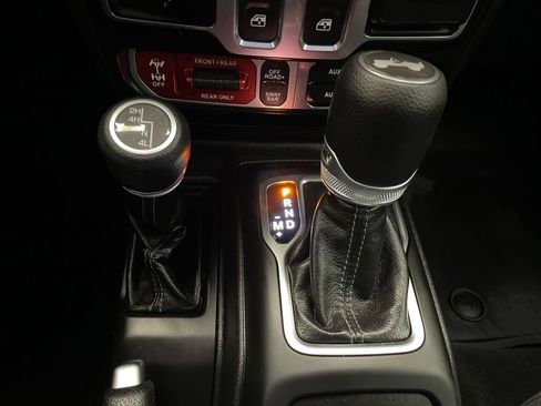 Used 2024 Jeep Wrangler Rubicon w/ Convenience Group AWD/4WD image 16