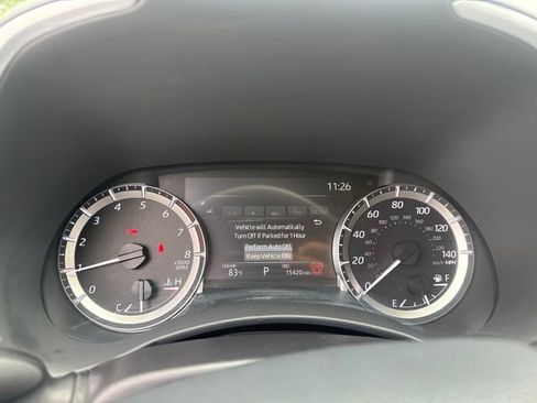Used 2025 Toyota Highlander XLE FWD image 28