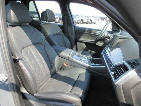 Used 2024 BMW X5 xDrive40i w/ M Sport Package AWD/4WD image 23