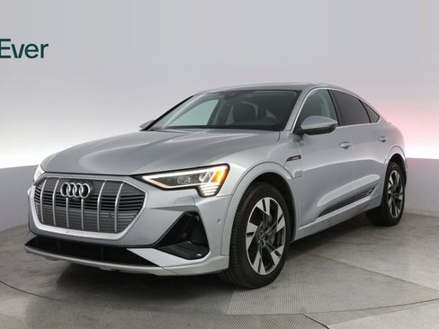 Used 2022 Audi e-tron Premium Plus image 2