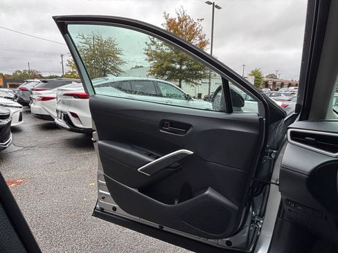 Used 2025 Toyota Corolla Cross LE image 20