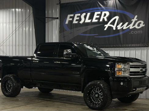 Used 2019 Chevrolet Silverado 2500 High Country w/ Duramax Plus Package image 17
