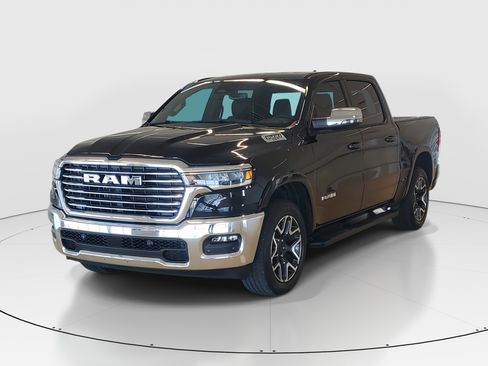 Used 2025 RAM 1500 Laramie AWD/4WD image 5