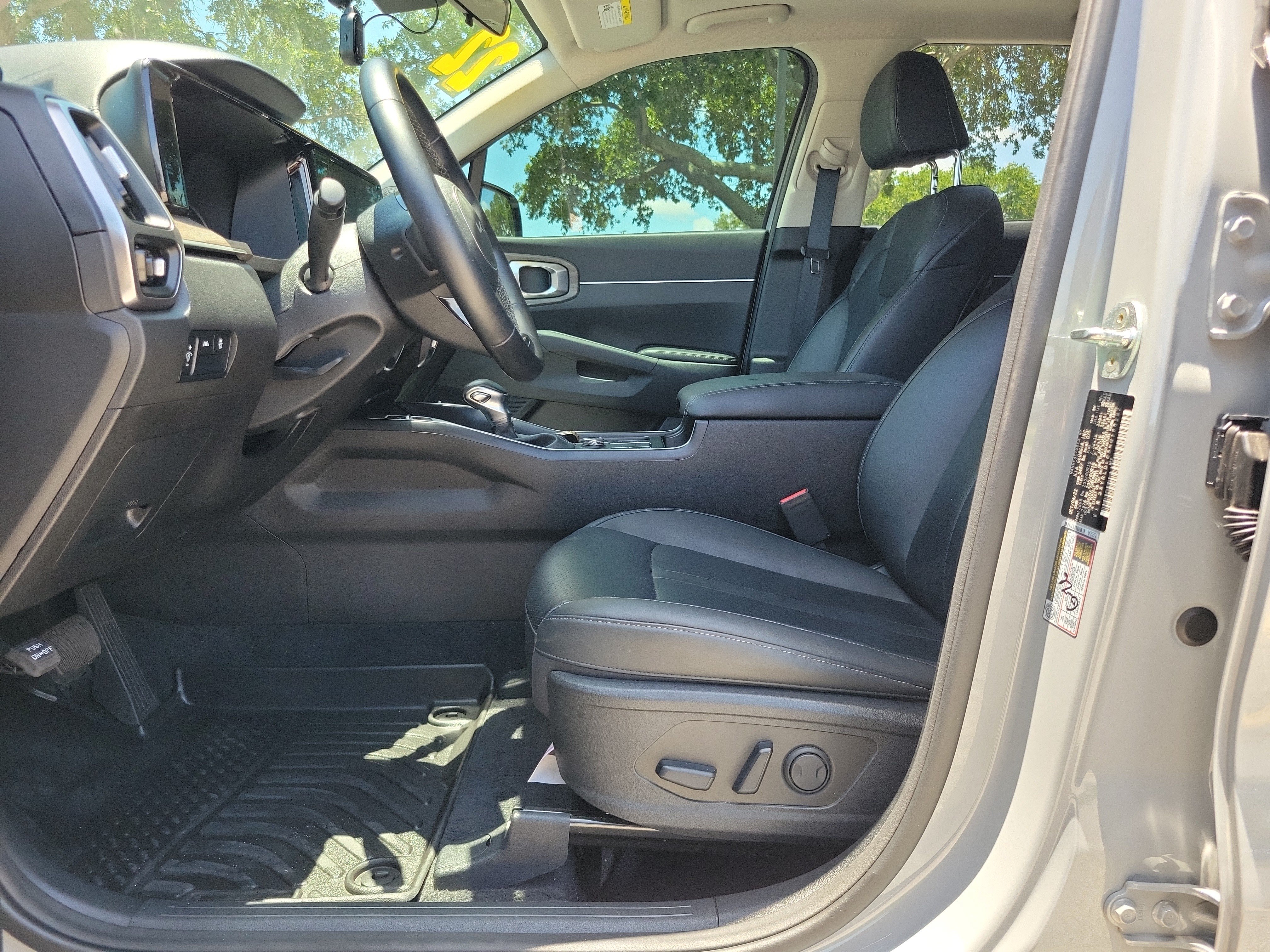 Used 2022 Kia Sorento S w/ Panoramic Sunroof Package AWD/4WD image 12
