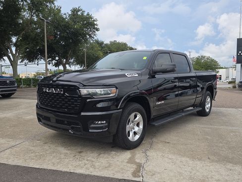 Used 2025 RAM 1500 Big Horn AWD/4WD image 4