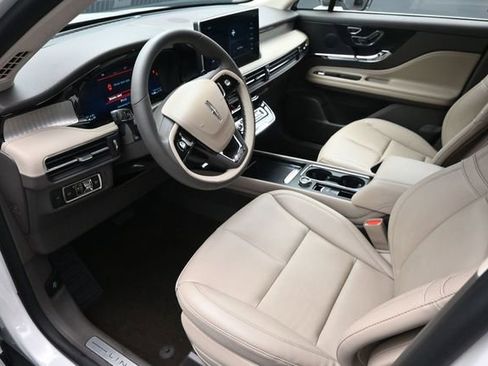 Used 2023 Lincoln Corsair AWD image 9