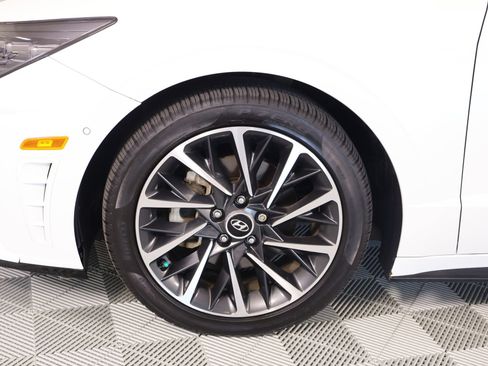 Used 2022 Hyundai Sonata Limited w/ Preferred Accessory Package FWD image 17