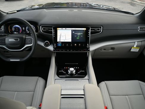 New 2025 Jeep Wagoneer Series II image 3