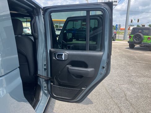 Used 2025 Jeep Gladiator Sport AWD/4WD image 21
